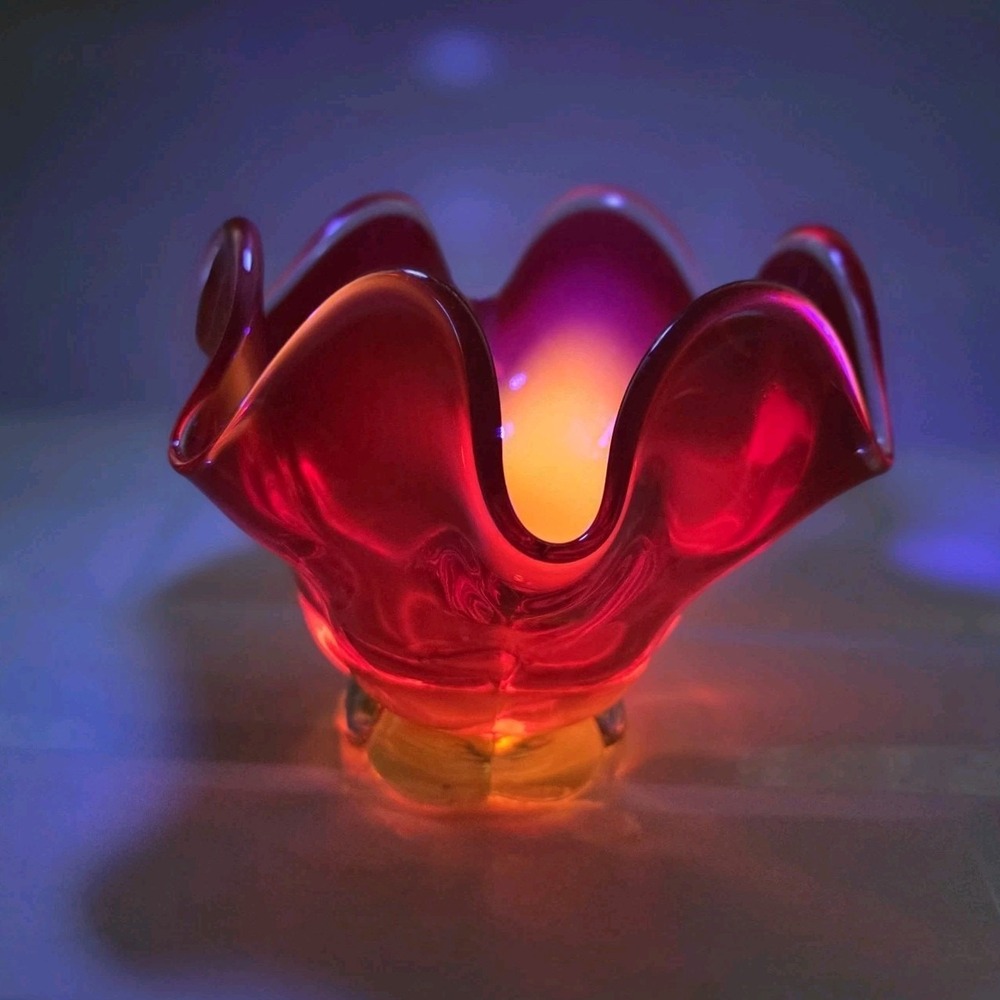 LE Smith Amberina/Flame Art Glass Petal Handkerchief Bowl 4.25" Beautiful Glow